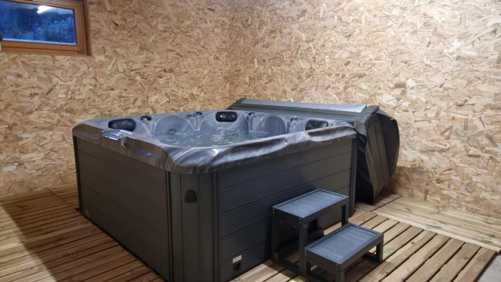 Les Randogodilleurs Avec Jacuzzi A 2Kms Des Pistes Et 350M Du Theatre Du Peuple ! Villa บูสซอง ภายนอก รูปภาพ